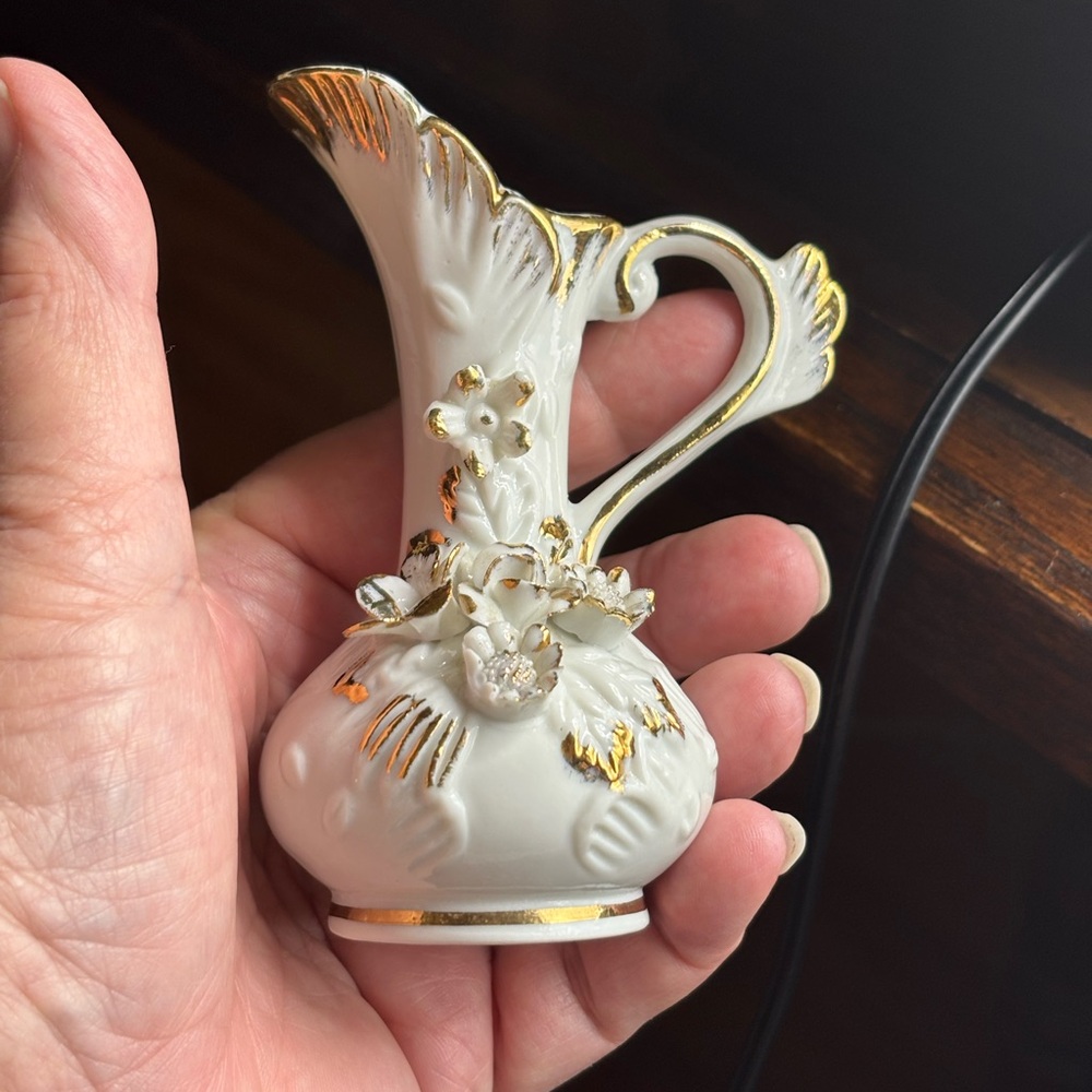 VTG mini Sophia Ann Elegant White and Gold Floral Pitcher/ vase . 4 1/4" T - Picture 3 of 9